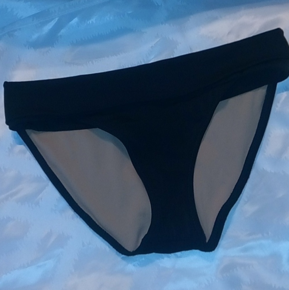 Black bikini bottom size medium